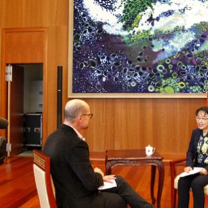 中国驻加拿大使馆陈明健临时代办接受加拿大OMNI电视台专访