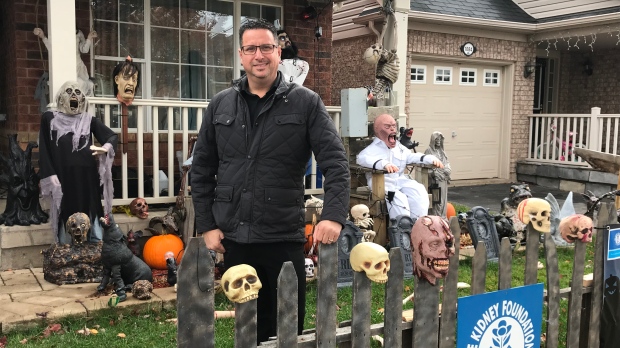 太滑稽!今天是万圣节 Milton镇这个房子的装饰太吓人 被邻居举报