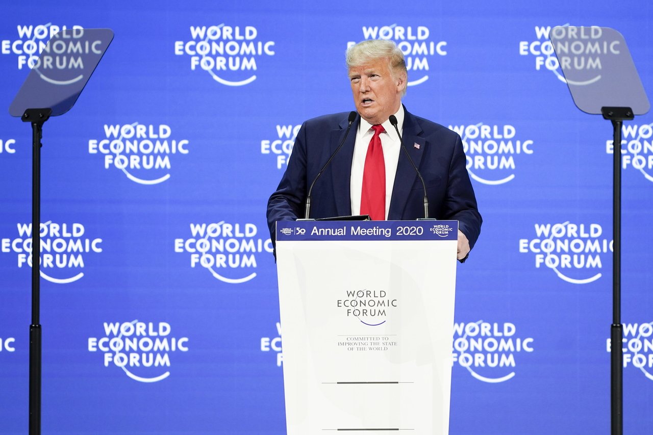 特朗普在瑞士达沃斯举行的世界经济论坛表示 与习近平彼此相爱 美中从来没这么好过
