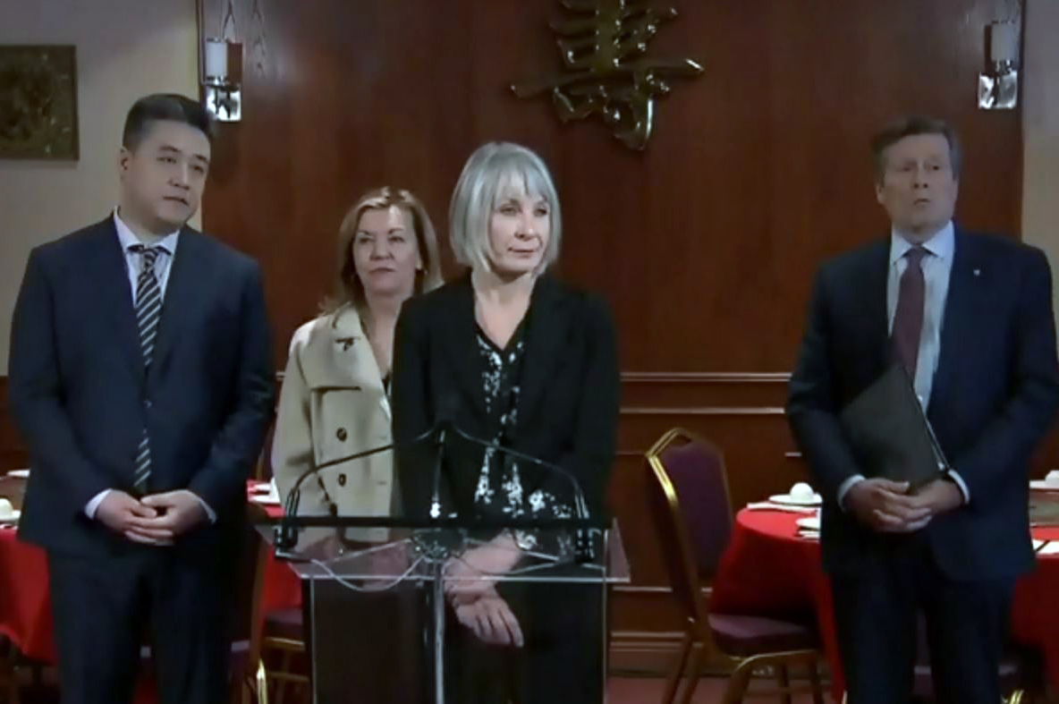 联邦卫生部长,安大略省卫生部长和多伦多市长就新冠状病毒在翠濠庭海鲜酒家共同会见媒体