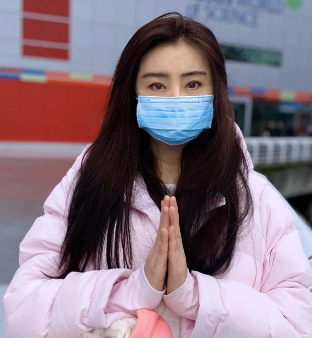 女神王祖賢53歲生日 雙手合十心繫武漢肺炎疫情發展