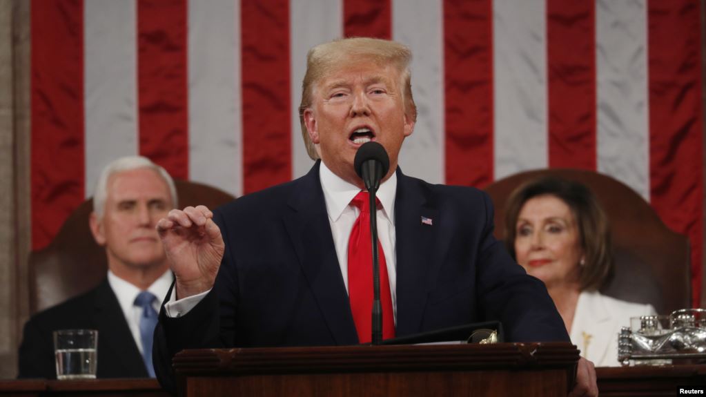 2020年美国情咨文现场 特朗普:就不跟你握手!佩洛西:老娘撕了你讲稿!