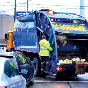 5000多名多伦多户外工人或罢工,或暂停50,000个家庭的垃圾收集