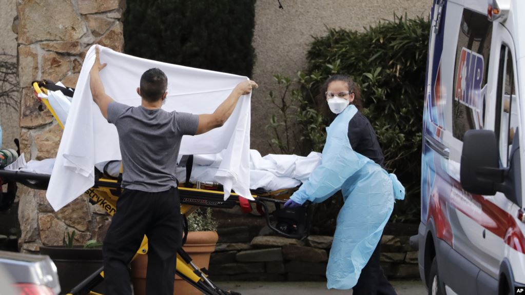 全球13个国家出现Covid-19死亡病例,疫情扩散可能会引发全球经济衰退