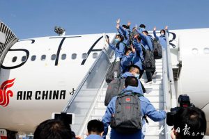 山东赴英国联合工作组出发 省委书记刘家义机场送行