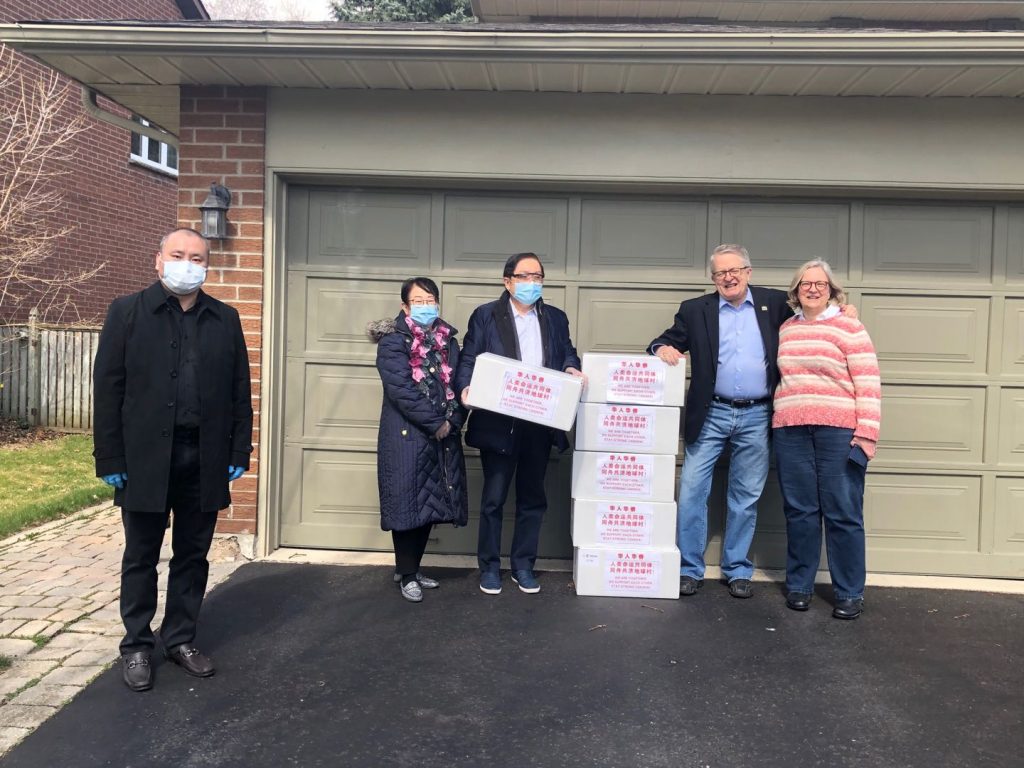 胡子修参议员协助“保加卫国”慈善群为Oakville市捐赠医疗物资