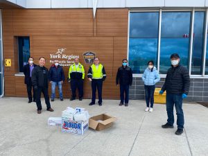 约克区确诊的604例病例中有41人是医护人员,约克区“爱心支援”小组为Paramedic捐赠防护物资