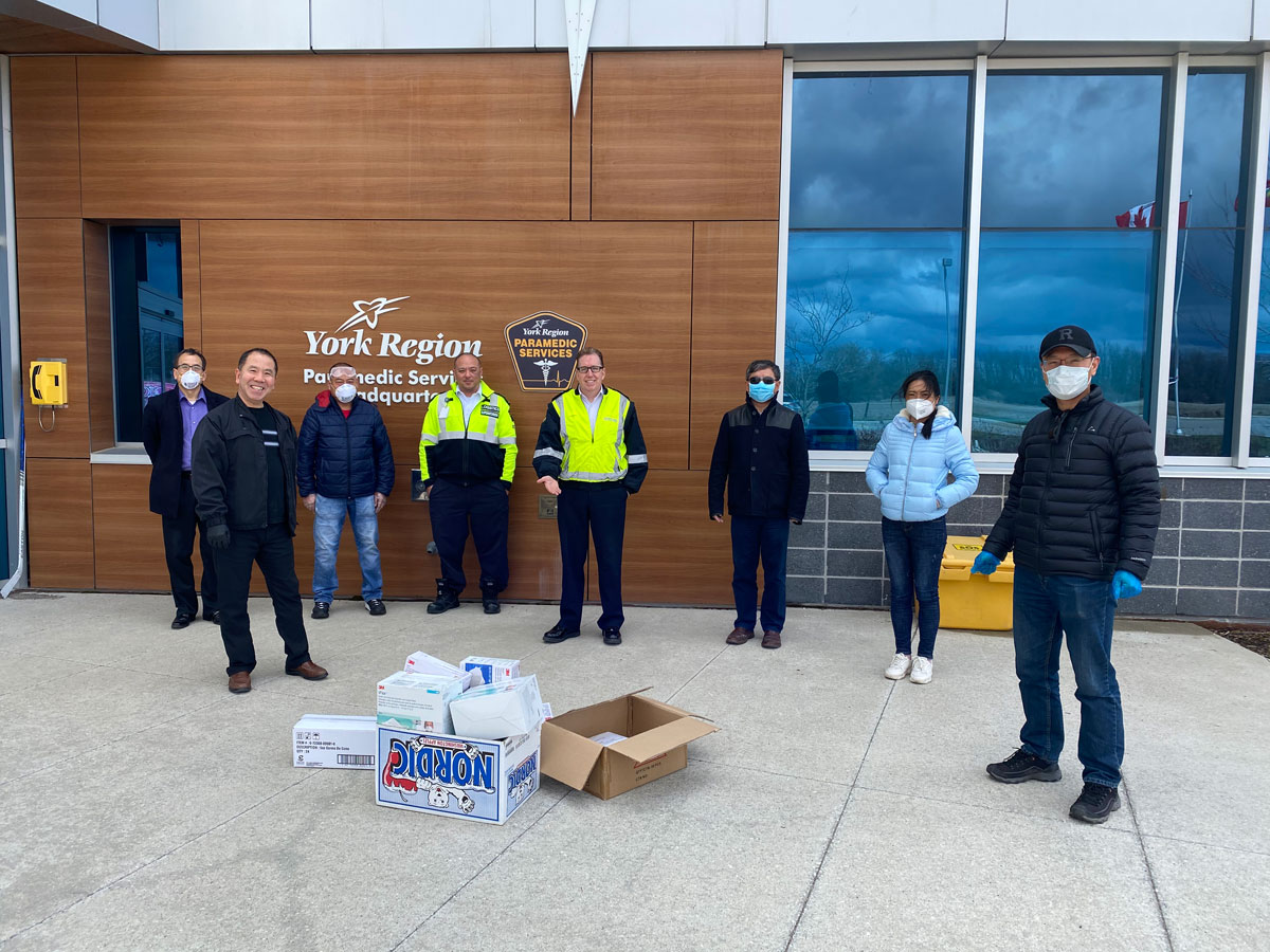 约克区确诊的604例病例中有41人是医护人员,约克区“爱心支援”小组为Paramedic捐赠防护物资