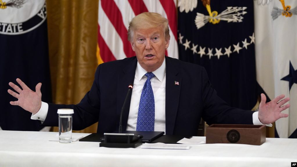 特朗普就贸易及病毒问题再次抨击中国的言论幼稚可笑