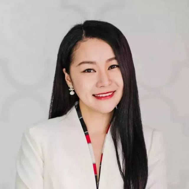 苗族才女“五洲小姐”夺冠:改变,可以不止一次!