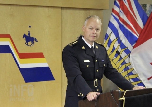 皇家骑警总警司就华裔女生遭骑警暴力殴打事件作出道歉 可能对涉事女警提出刑事指控