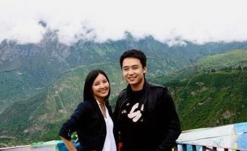 薄家孩子已长大 低调住在多伦多