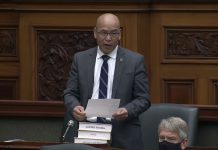 省议员柯文彬律师向记者Sam Cooper 和 Global News 报社发出了诽谤通知