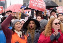 加拿大15万公务员大罢工 数千人聚集国会山 点名杜鲁多参加谈判