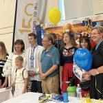 列治文山副市长陈志辉Godwin Chan与民众中秋联欢