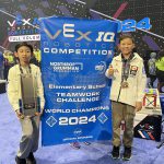 万锦华裔少年Carlton Zhang与Stefan He荣获2024年VEX IQ机器人世界冠军