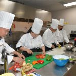 听大厨讲课,做美味佳肴,品劳动成果,享政府福利