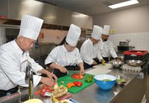 听大厨讲课,做美味佳肴,品劳动成果,享政府福利