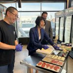 多伦多夏季美食节今日回归!邹至蕙市长现身华人餐馆学做串串,支持本地餐饮业