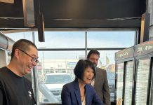 多伦多夏季美食节今日回归!邹至蕙市长现身华人餐馆学做串串,支持本地餐饮业