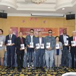 加雄移民集团总裁陆炳雄举办自传义卖慈善捐赠新闻发布会