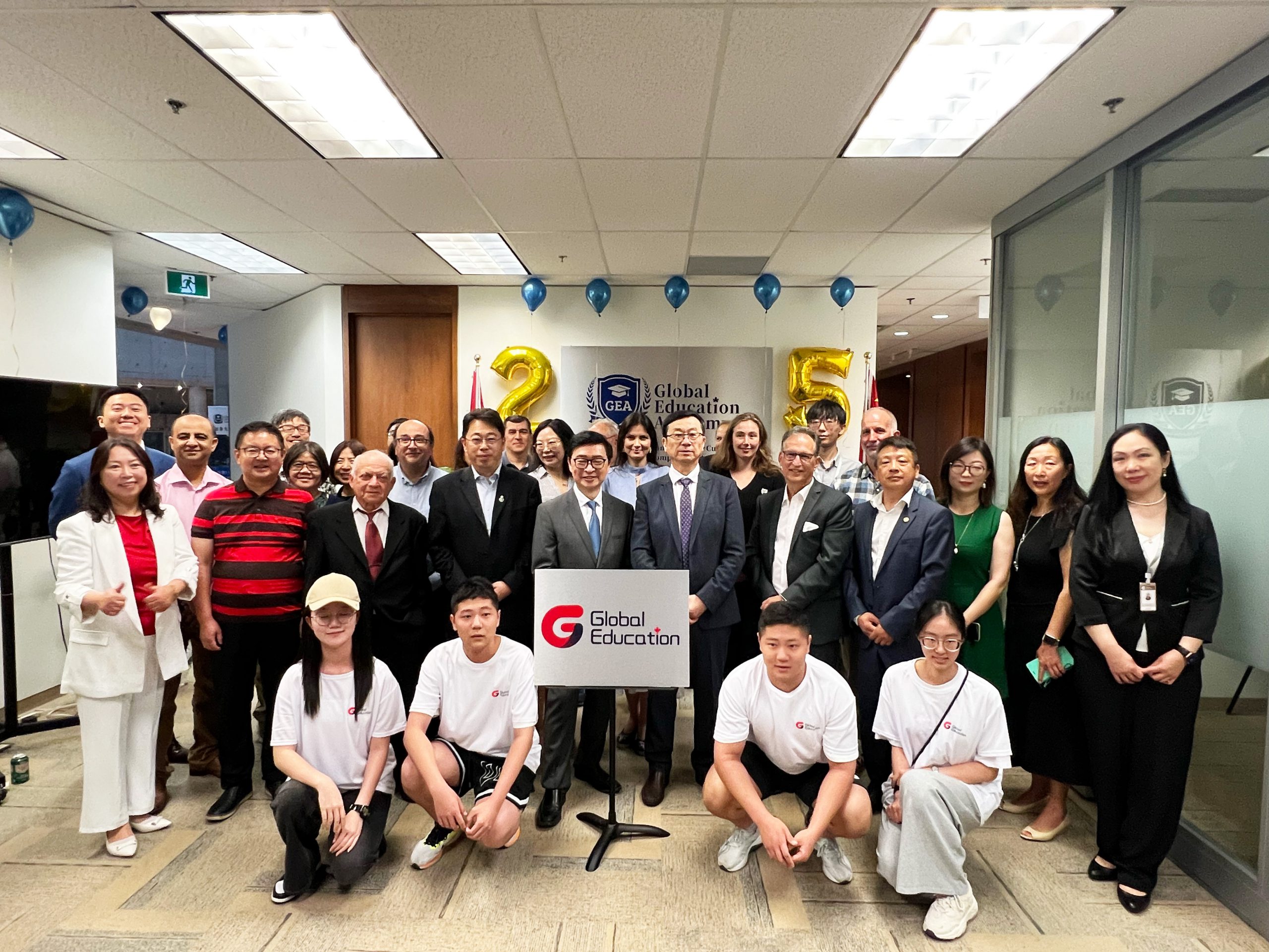 加拿大环球教育集团隆重举办成立25周年庆典暨新址揭牌仪式