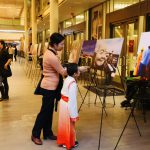 加国《五台山的故事》图片展首次在春晚现场展示