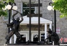 加拿大首都渥太华唐人街树立铁路华工纪念碑